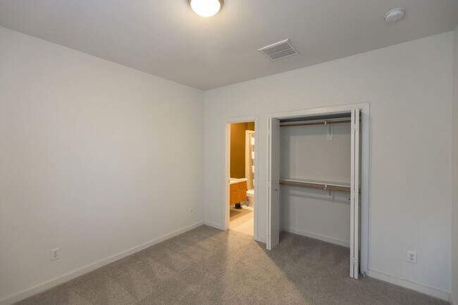 Building Photo - 2402 Morgan St