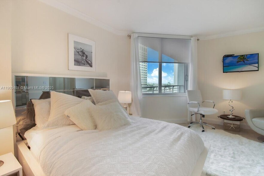 Building Photo - 325 S Biscayne Blvd