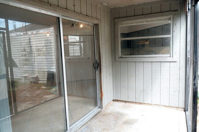 Building Photo - 3640 Meriden Ave