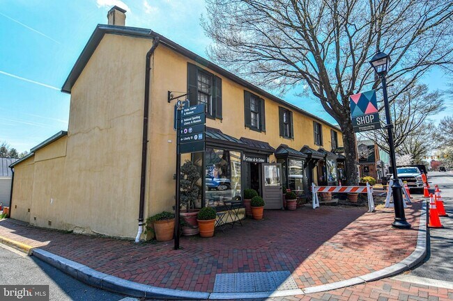 Building Photo - 1 S Madison St