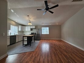 Building Photo - 13235 SE Oatfield Rd