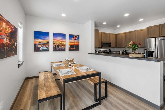 Building Photo - 2942 W Babcock St