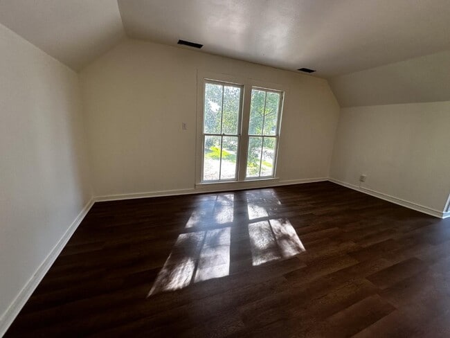 Building Photo - 210 E Ogeechee St