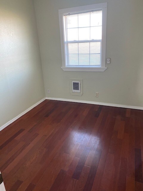 Bedroom - 19476 Top Rd