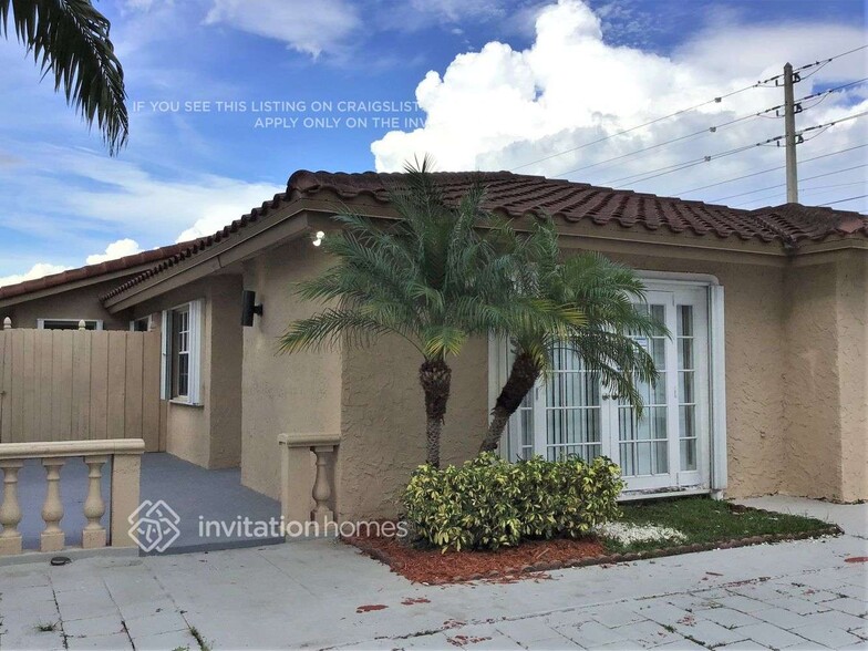 Building Photo - 1747 SW 136th Pl