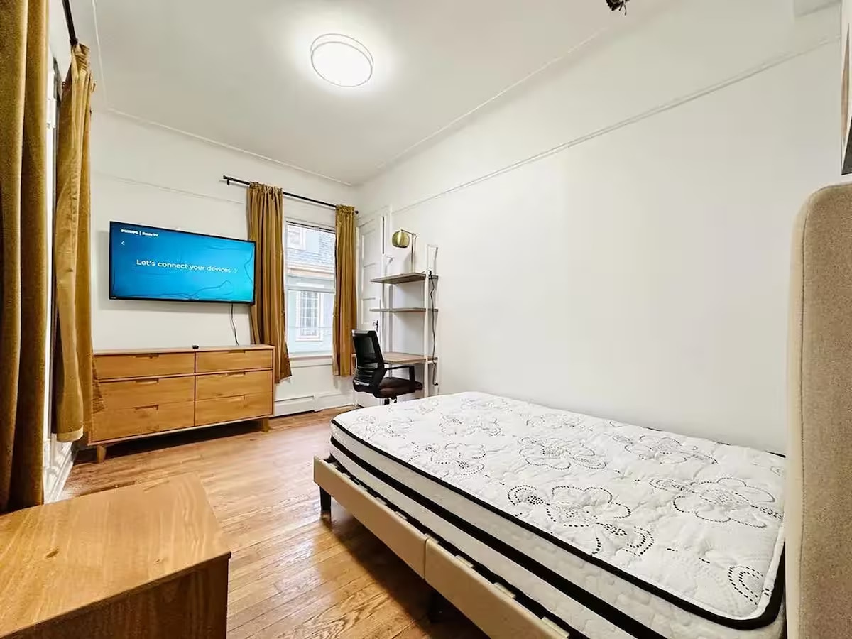 Building Photo - Furnished room/NOT APARTMENT