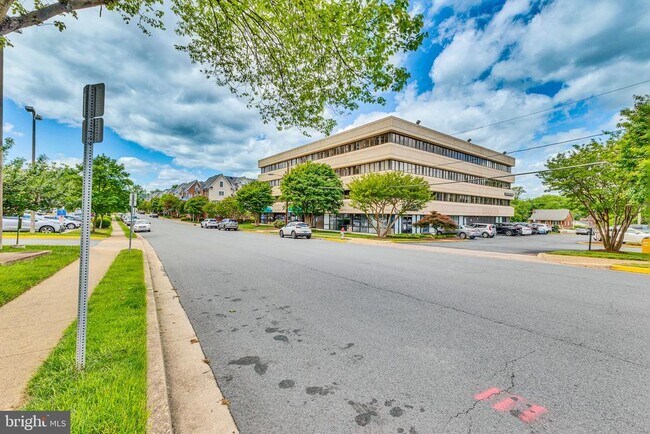 Building Photo - 6800 Fleetwood Rd
