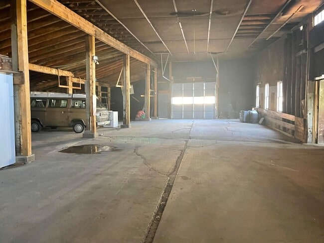 Building Photo - 123 1/2 Stone Street Unit