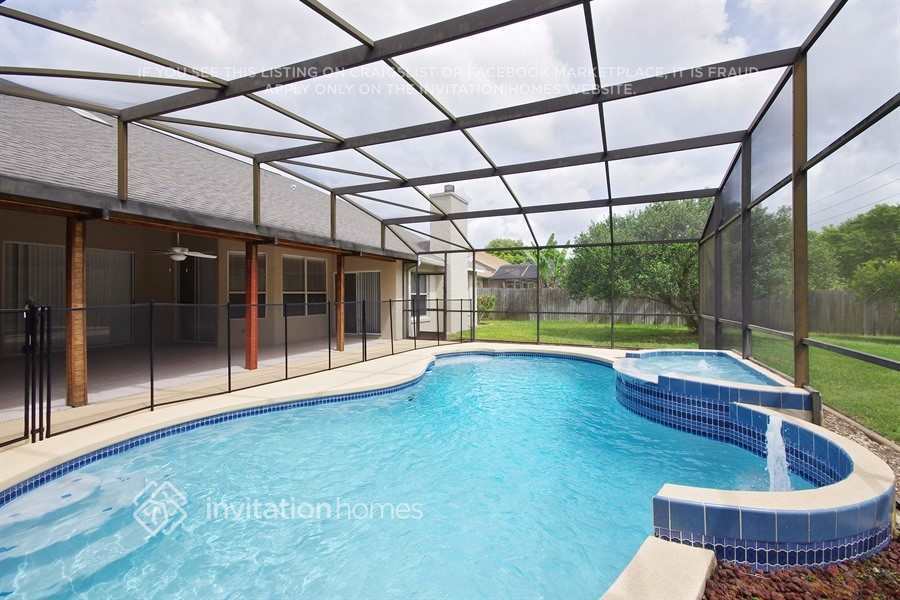 Building Photo - 1450 Thornhill Cir