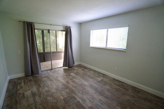 Building Photo - Beautifully Upgraded 2BR/2BA Condo – Lake ...