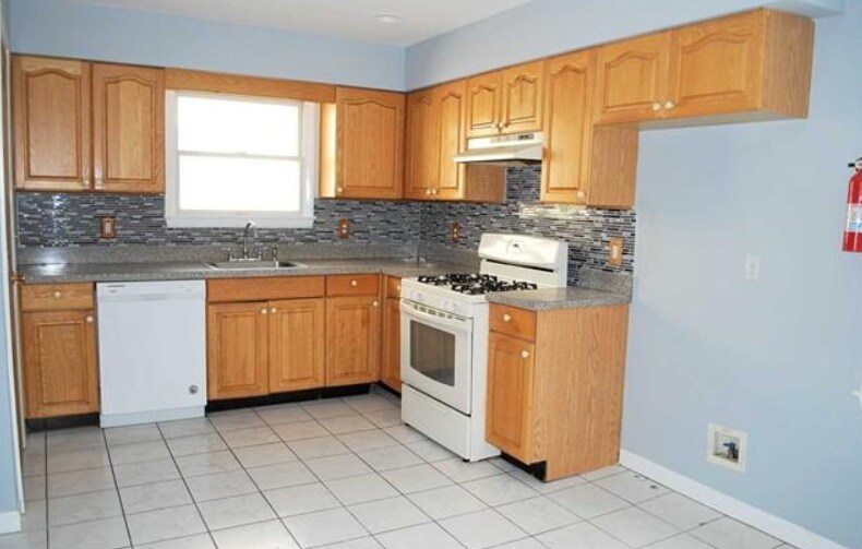 LARGE KITCHEN - 590 Schuyler Ave