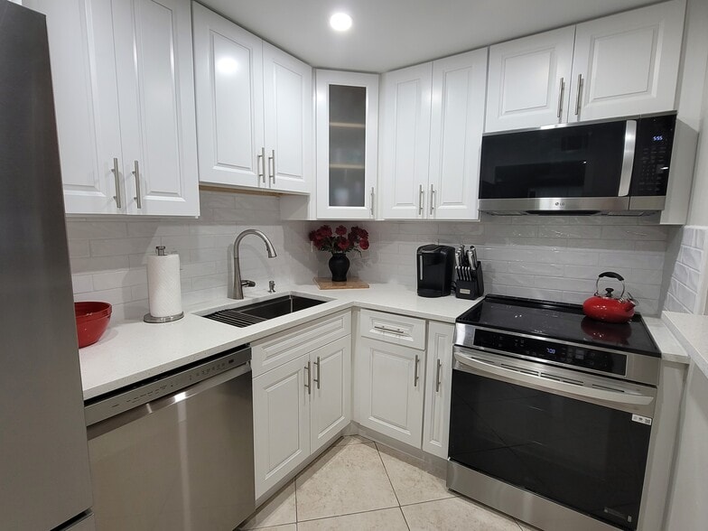 kitchen - 1421 S Ocean Blvd