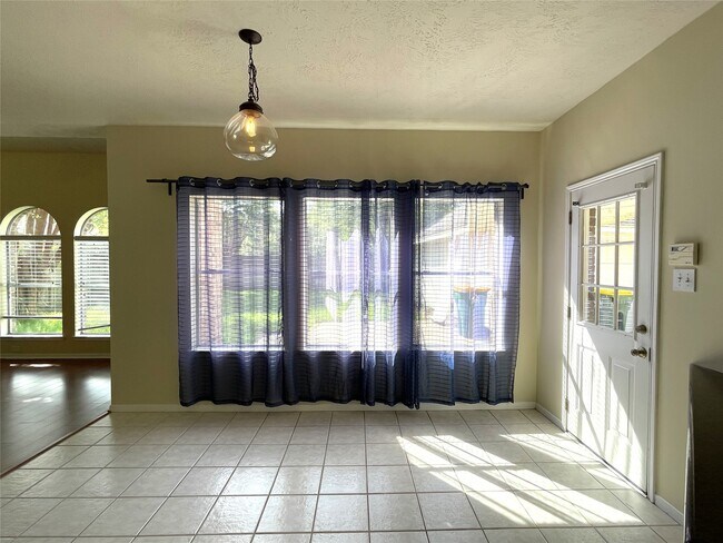 Building Photo - 1723 Rustic Oak Ln