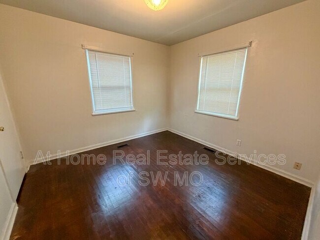 Building Photo - 648 S Fairway Ave