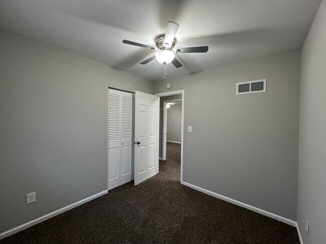 Building Photo - 1800 SE Abbey St