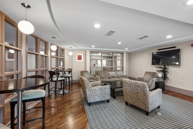 Building Photo - 777 7th St NW