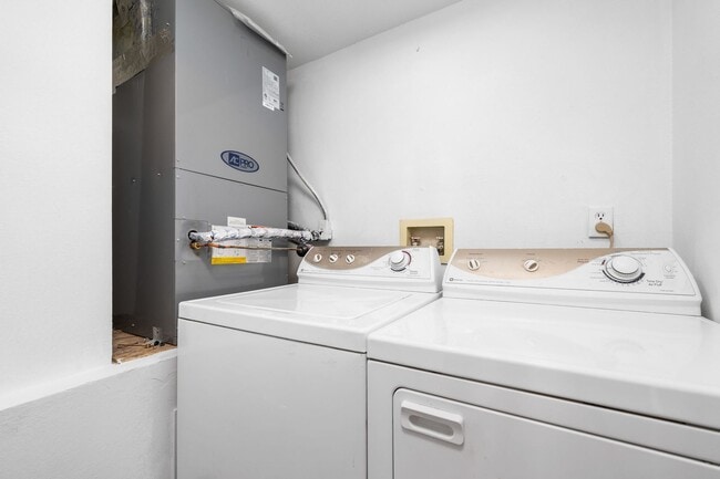 Building Photo - Charming 2-Bedroom, 3-Bathroom Home for Rent