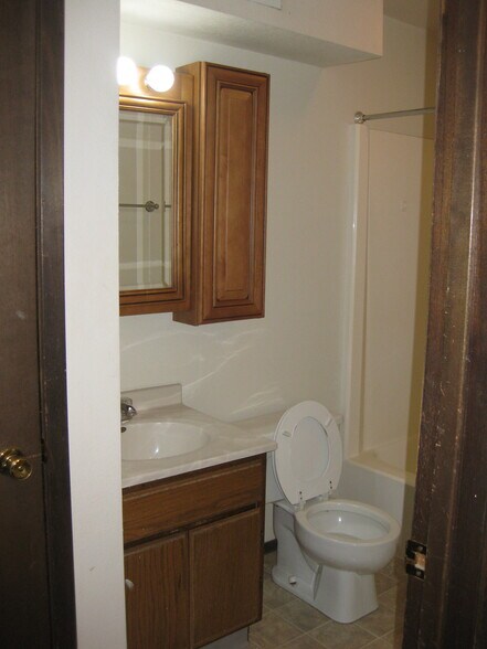 Building Photo - 412 S Linn St