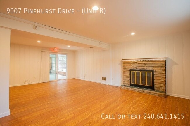 Building Photo - 9007 Pinehurst Dr