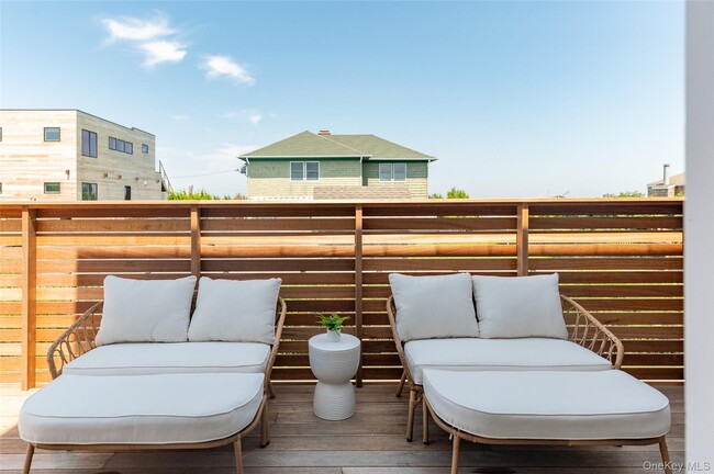 Building Photo - 319 Wilmot Rd