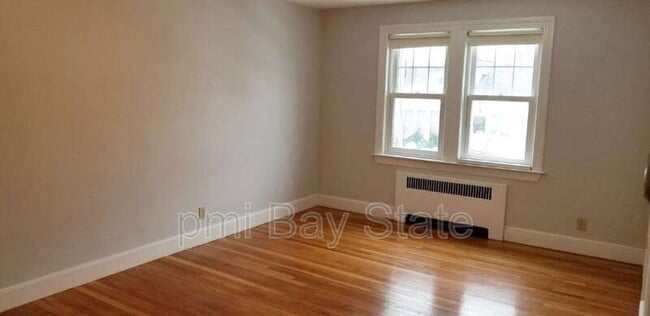 Building Photo - 192 Holbrook Rd