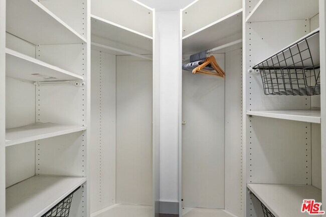 Building Photo - 10660 Wilshire Blvd