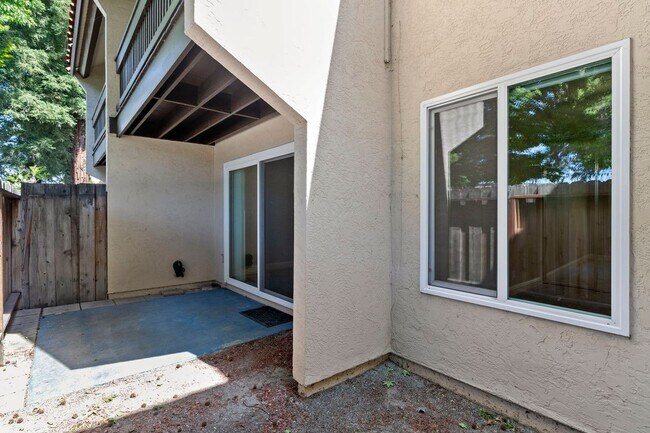 Building Photo - 975 Murrieta Blvd