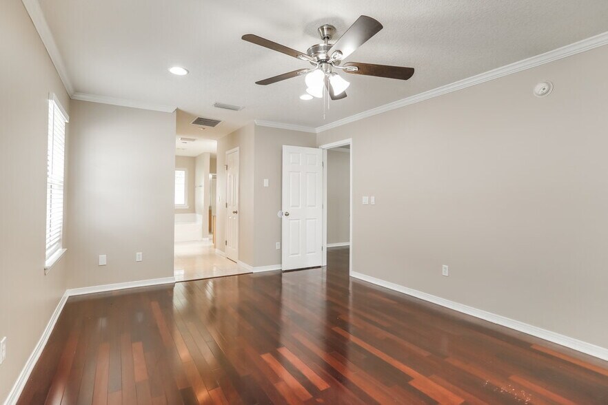 Building Photo - 3249 Silverado Cir