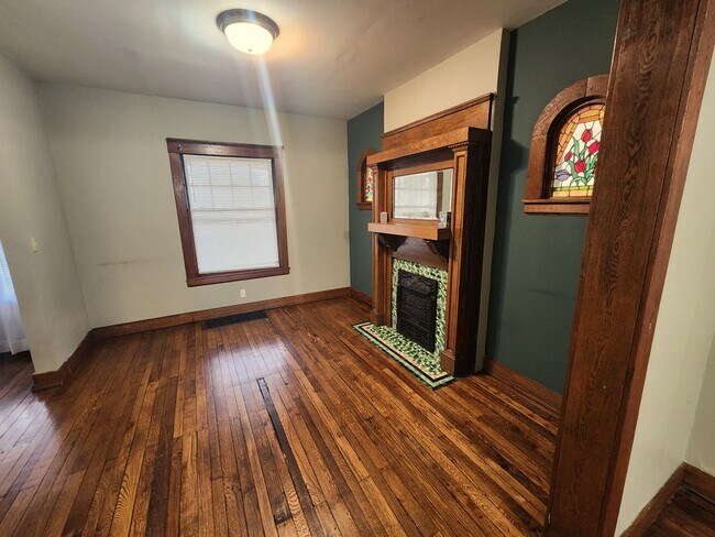 Building Photo - Welcome Home to Ohio City's Historic Charm!