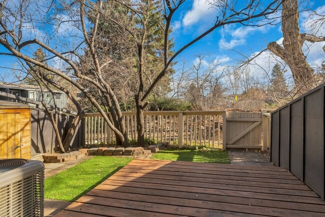 Building Photo - Available NOW! 3 Bedroom 2 Bath Beautiful Home in BOULDER!