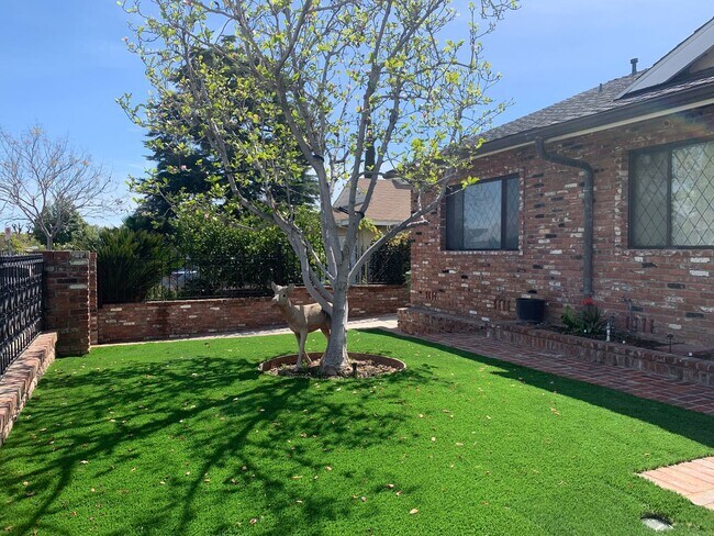 Building Photo - Rare opportunity! 2 Properties Available f...