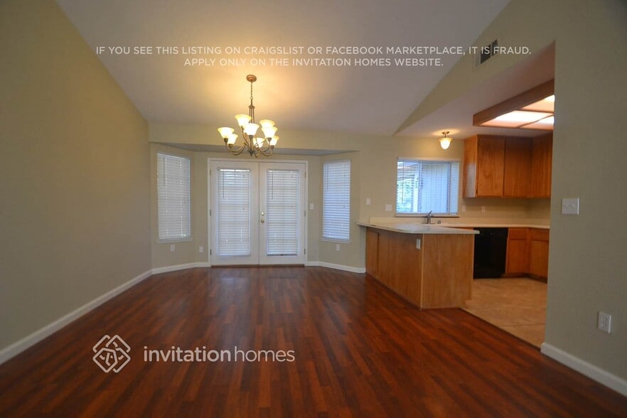 Building Photo - 303 Hampshire Ct