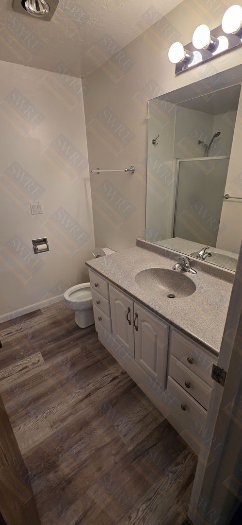 Building Photo - Available now! View Today by calling Rentl...
