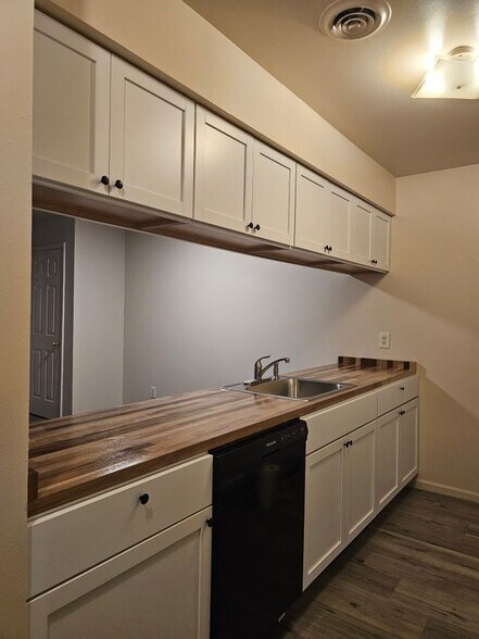 Building Photo - 29936 Utica Rd