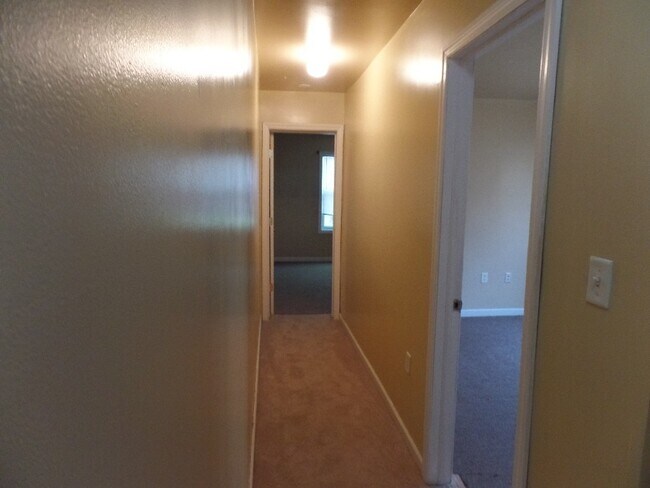 Building Photo - 124 S Walter Ave