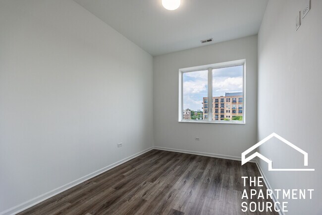 Building Photo - 2550 S Wabash Ave