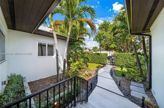 Building Photo - 3531 SW 1st Ave