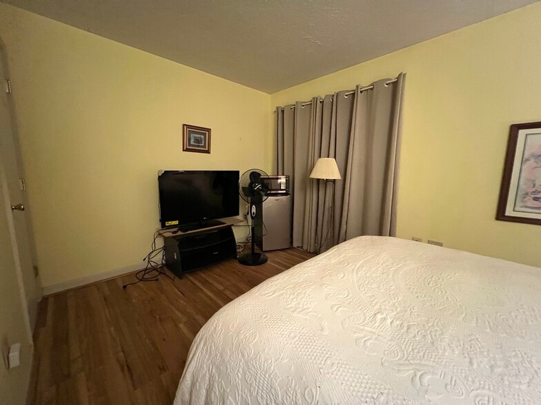 Building Photo - 1019 Mandarin Dr