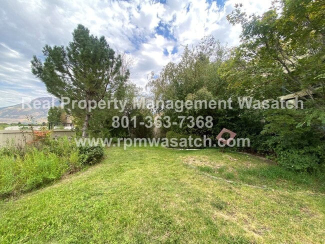 Building Photo - Check out This Stunning 3 Bedroom 2.5 Bath...