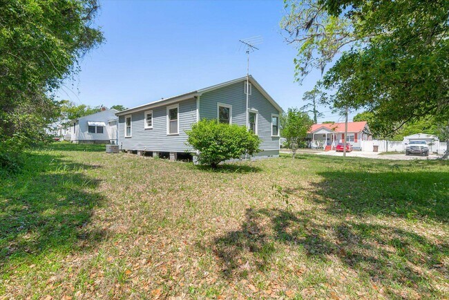 Building Photo - 9 Spencer St