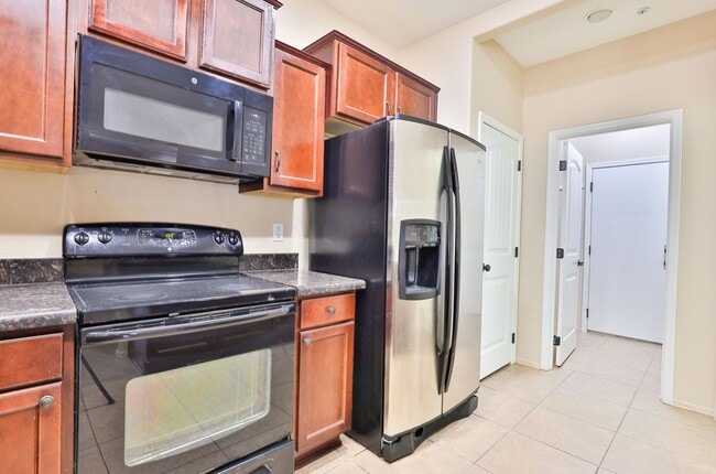 Building Photo - 3 bed/2.5 bath Condo in Gilbert’s Lofts in...