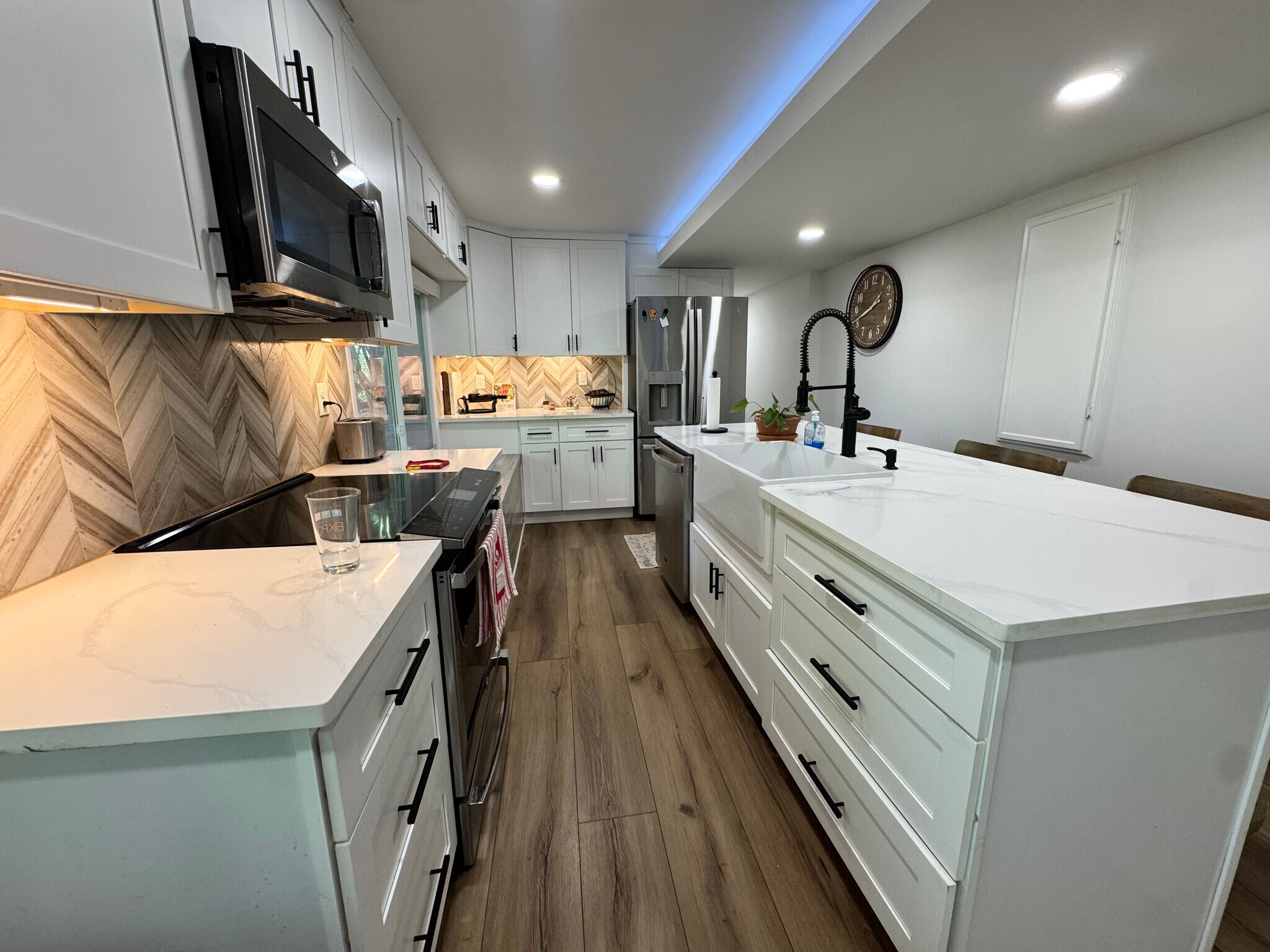 Building Photo - Room in Apartment on Wynfair Dr