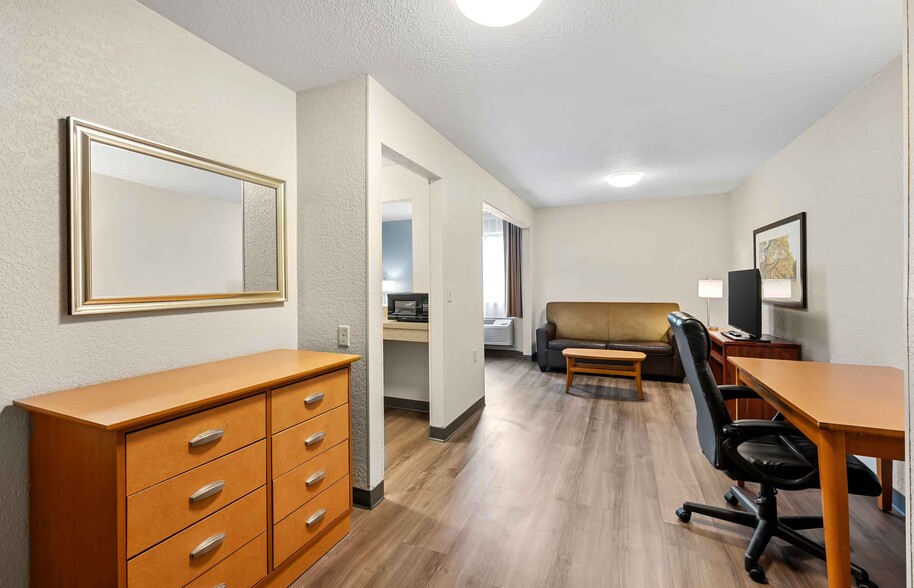 Building Photo - Furnished Studio-Fort Wayne - North