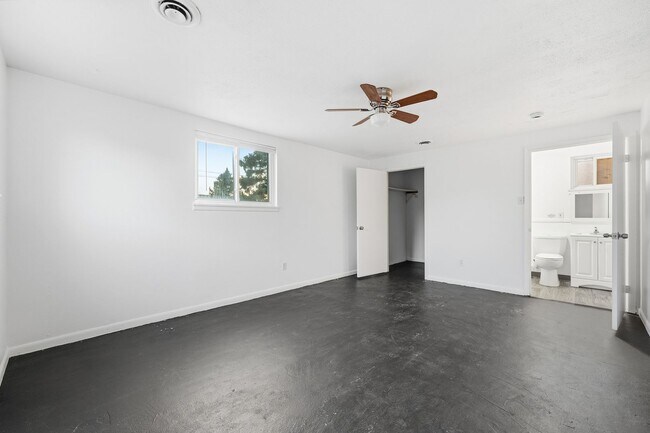 Building Photo - 5320 E Thrill Pl