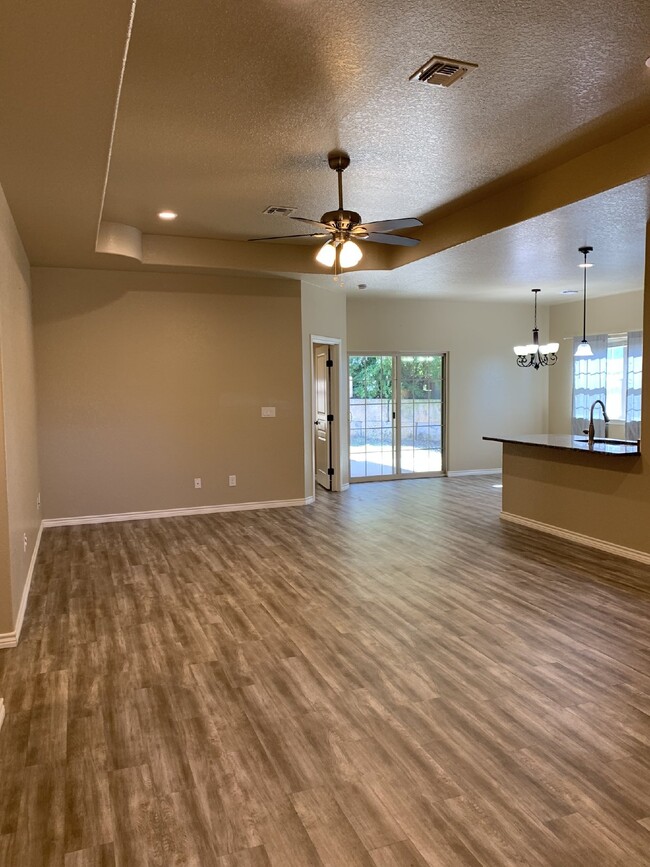 Building Photo - "Charming 3-Bed, 2-Bath  on Winding Way in...