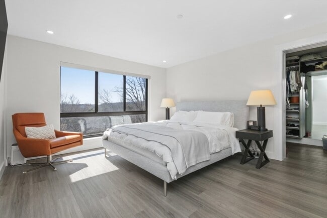 Building Photo - 199 Coolidge Ave