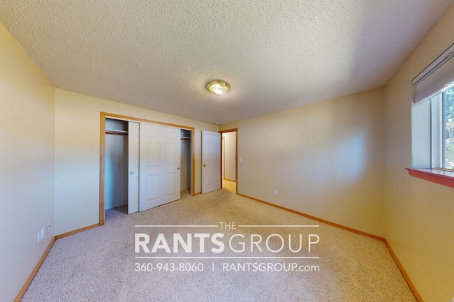 Building Photo - Recently updated 3-bed, 2-bath Rambler in Lacey!