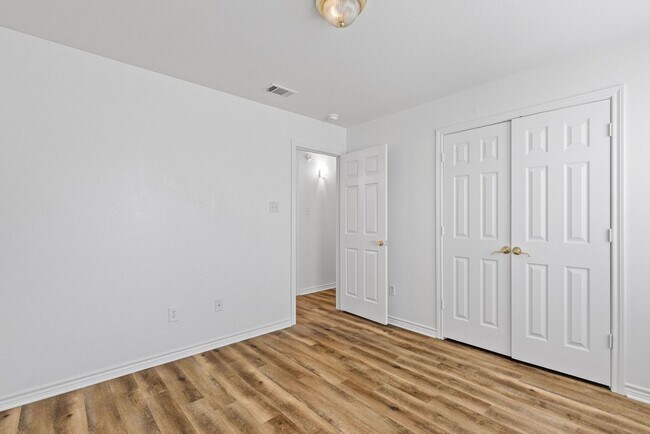 Building Photo - 1412 Hemphill St