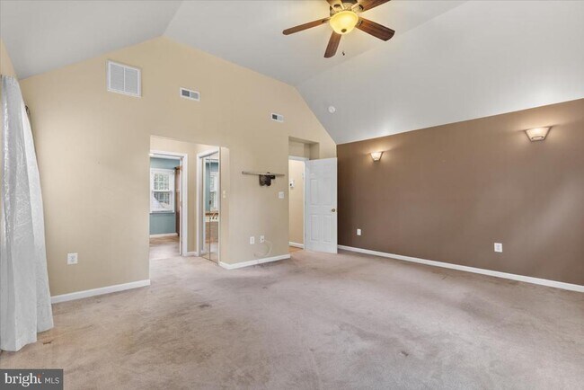 Building Photo - 2215 Loch Lomond Dr