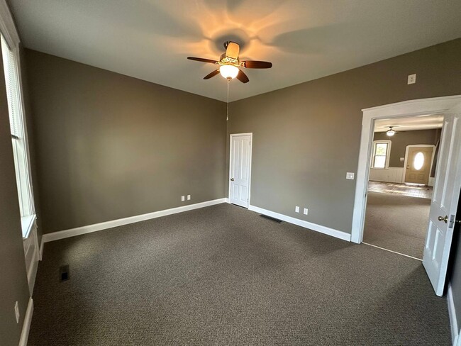 Building Photo - 309 S 8th St